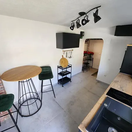 Nessa With A Private Jacuzzi Apartman