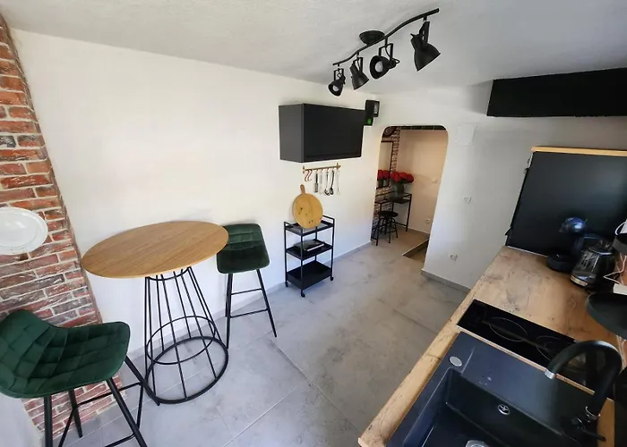 Nessa With A Private Jacuzzi Apartmán