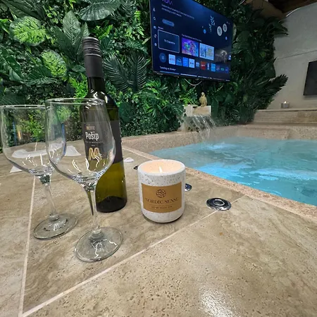 דירה Nessa With A Private Jacuzzi *